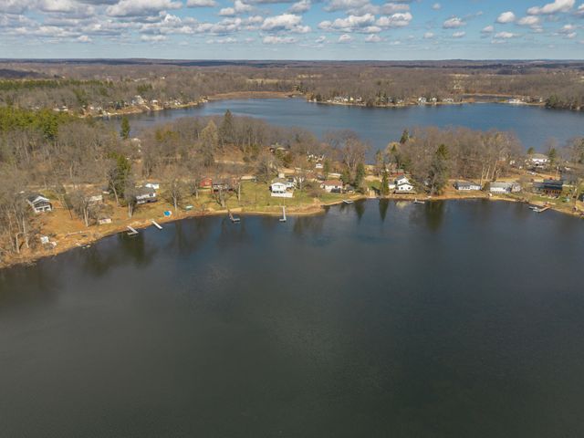 11159 W Perch Lake Drive W, Cement City, MI 49233