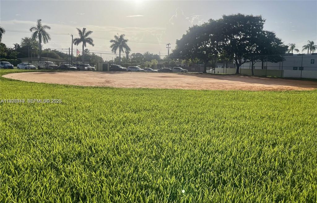 Image 10 of property listing at 7220 SW 94th Pl G4, Miami, FL 33173