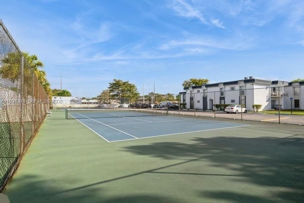 Image 7 of property listing at 7220 SW 94th Pl G4, Miami, FL 33173