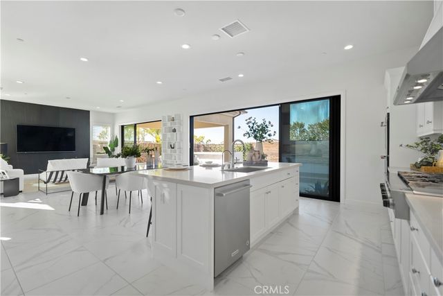 37 Caspian, Lake Forest, CA 92630