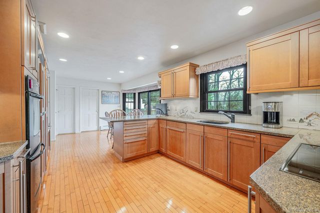 10 Penelope Drive, East Setauket, NY 11733