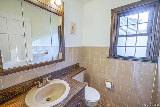 10 Penelope Drive, East Setauket, NY 11733