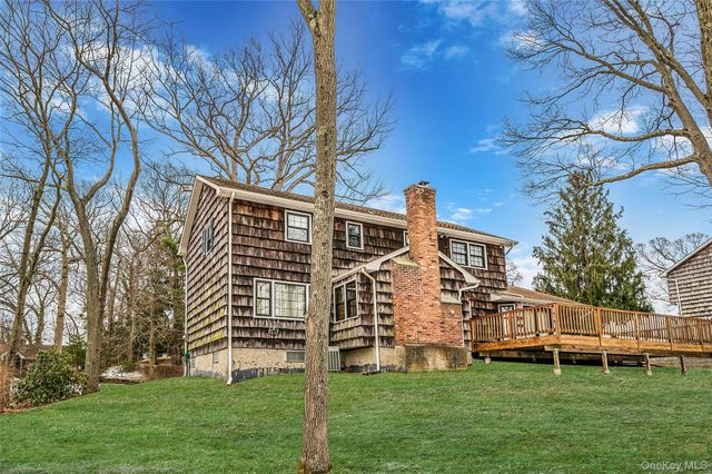 10 Penelope Drive, East Setauket, NY 11733