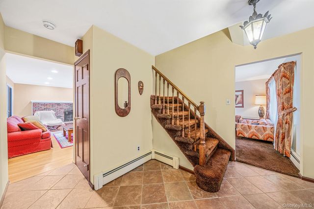 10 Penelope Drive, East Setauket, NY 11733