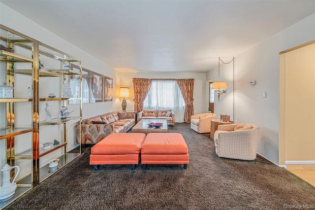 10 Penelope Drive, East Setauket, NY 11733