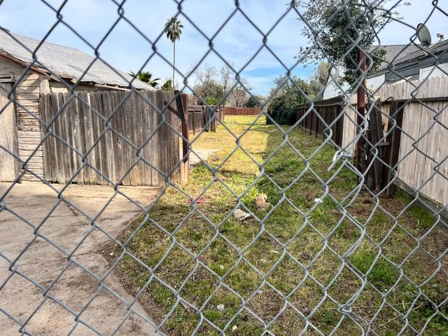 5172 N Maroa Avenue, Fresno, CA 93704