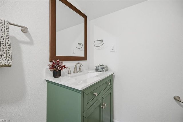 2521 Lynnriver DR, Virginia Beach, VA 23452