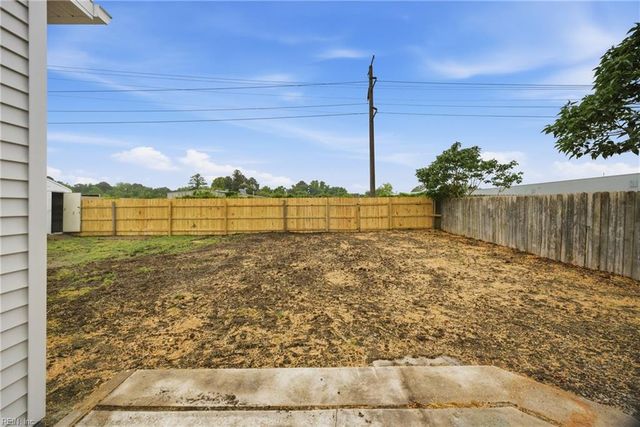 2521 Lynnriver DR, Virginia Beach, VA 23452
