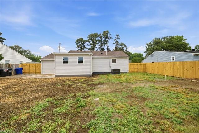 2521 Lynnriver DR, Virginia Beach, VA 23452