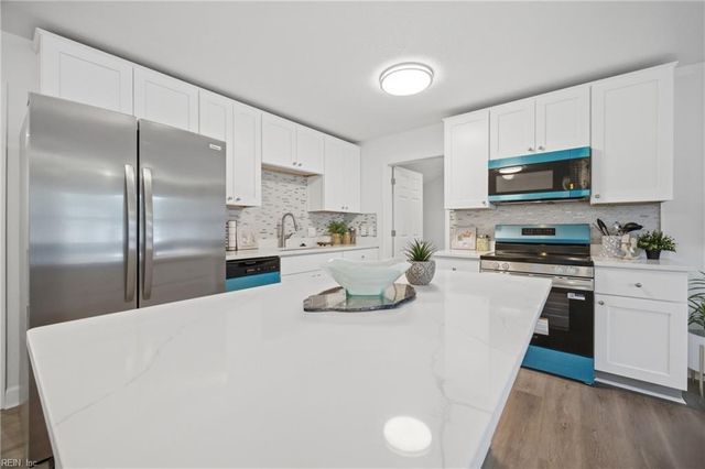 2521 Lynnriver DR, Virginia Beach, VA 23452