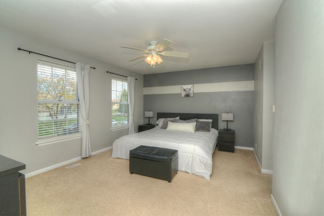 1292 LILAC Lane, Carol Stream, IL 60188