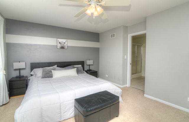 1292 LILAC Lane, Carol Stream, IL 60188