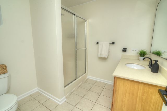 1292 LILAC Lane, Carol Stream, IL 60188