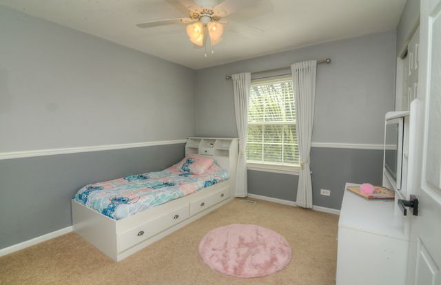 1292 LILAC Lane, Carol Stream, IL 60188