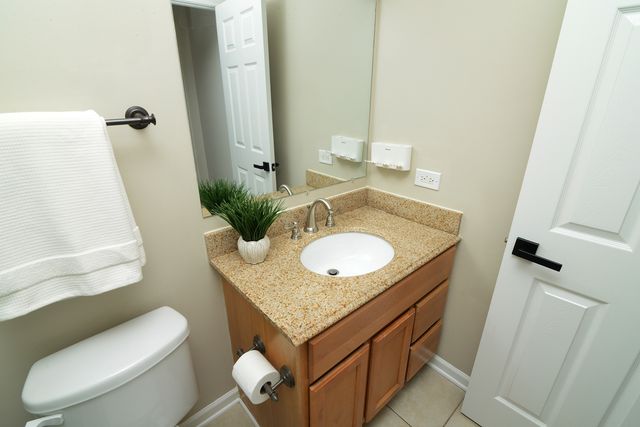 1292 LILAC Lane, Carol Stream, IL 60188