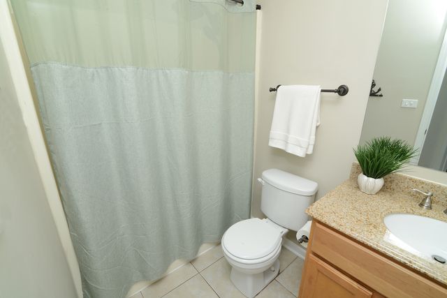 1292 LILAC Lane, Carol Stream, IL 60188