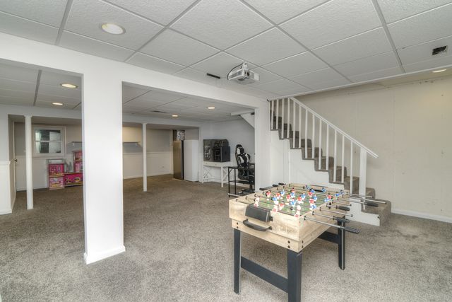 1292 LILAC Lane, Carol Stream, IL 60188