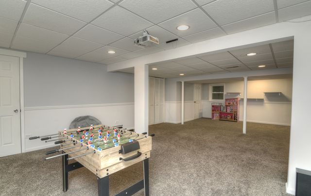 1292 LILAC Lane, Carol Stream, IL 60188