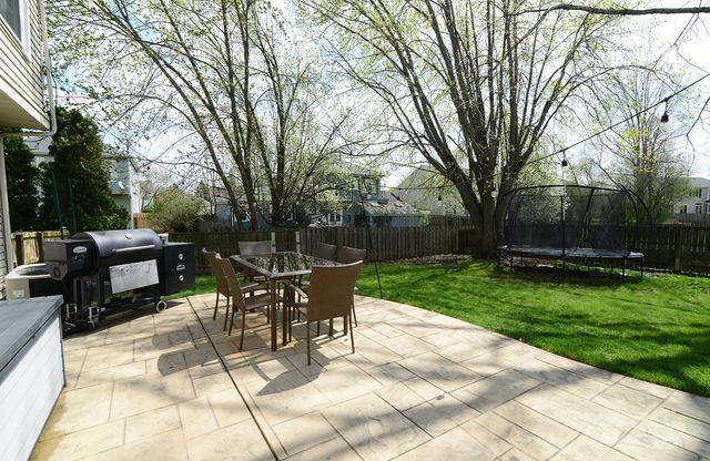 1292 LILAC Lane, Carol Stream, IL 60188