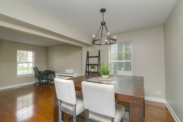 1292 LILAC Lane, Carol Stream, IL 60188