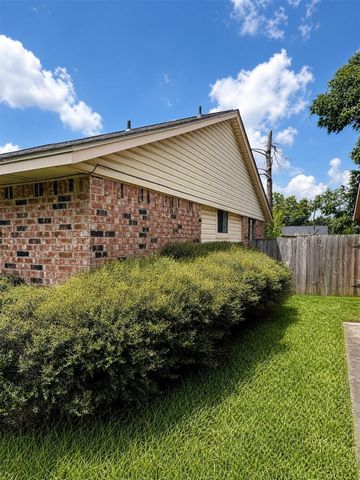 2802 Skelton Drive, Houston, TX 77067