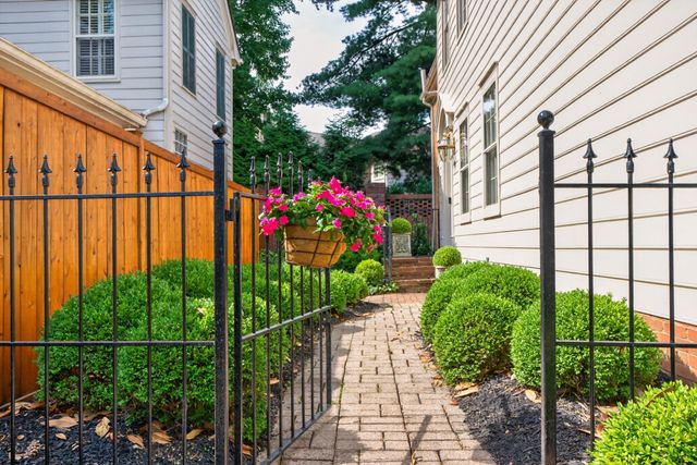 2932 Eastbrook Court, Lexington, KY 40502