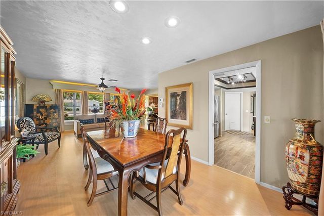 8713 Crest LN, Fort Myers, FL 33907