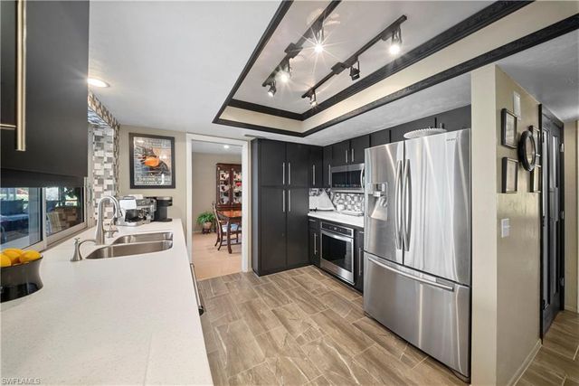 8713 Crest LN, Fort Myers, FL 33907