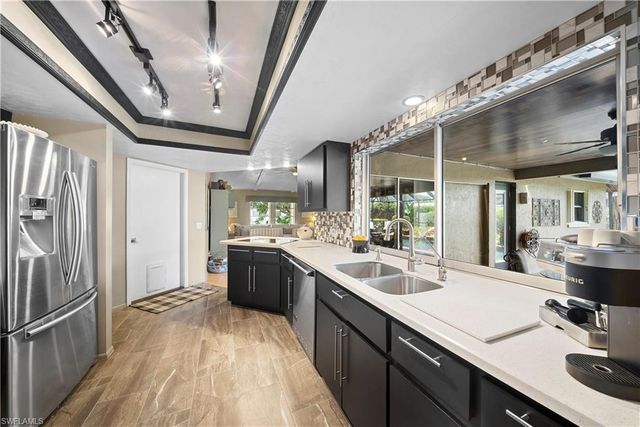 8713 Crest LN, Fort Myers, FL 33907