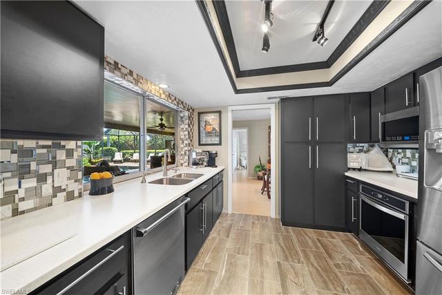 8713 Crest LN, Fort Myers, FL 33907