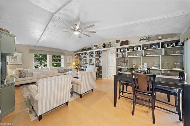 8713 Crest LN, Fort Myers, FL 33907