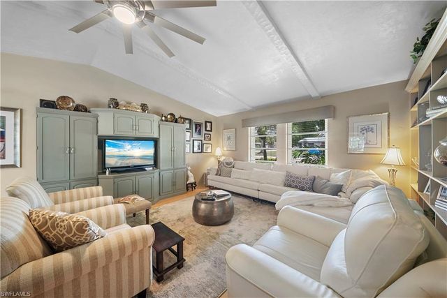 8713 Crest LN, Fort Myers, FL 33907