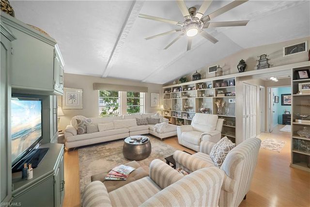 8713 Crest LN, Fort Myers, FL 33907