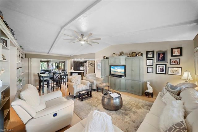 8713 Crest LN, Fort Myers, FL 33907