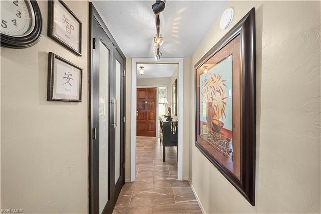 8713 Crest LN, Fort Myers, FL 33907