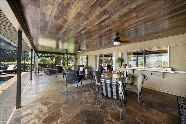 8713 Crest LN, Fort Myers, FL 33907