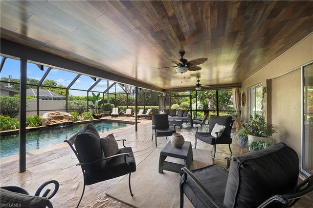 8713 Crest LN, Fort Myers, FL 33907