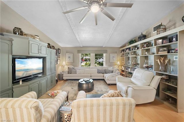 8713 Crest LN, Fort Myers, FL 33907