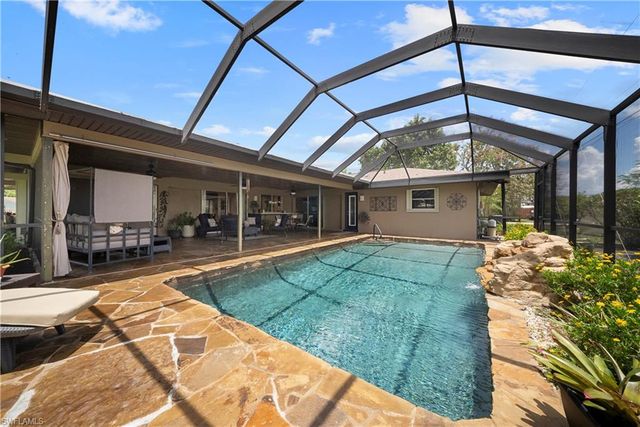 8713 Crest LN, Fort Myers, FL 33907
