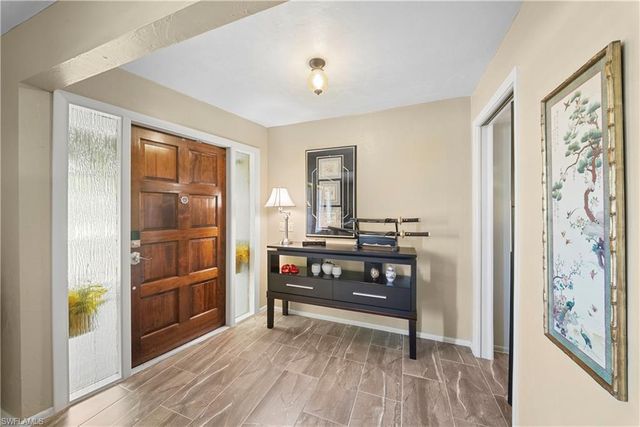 8713 Crest LN, Fort Myers, FL 33907
