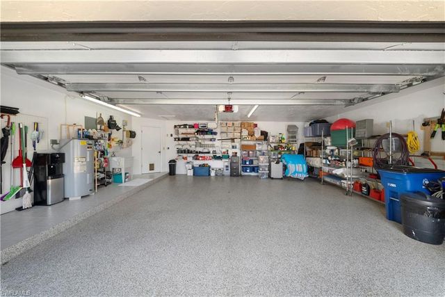 8713 Crest LN, Fort Myers, FL 33907