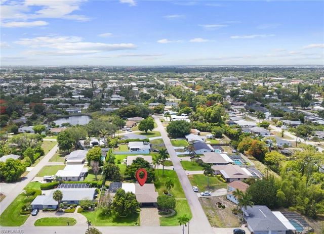 8713 Crest LN, Fort Myers, FL 33907