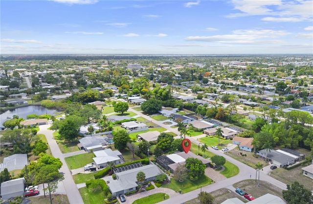 8713 Crest LN, Fort Myers, FL 33907