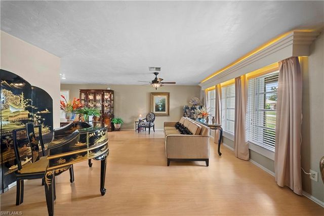8713 Crest LN, Fort Myers, FL 33907