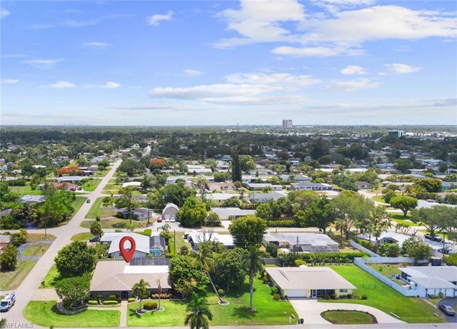 8713 Crest LN, Fort Myers, FL 33907