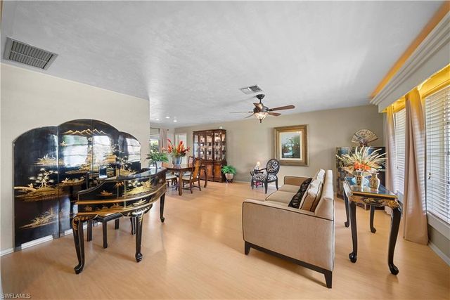 8713 Crest LN, Fort Myers, FL 33907