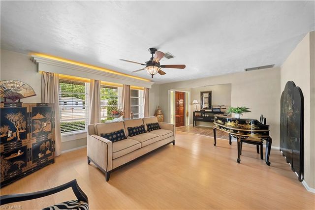 8713 Crest LN, Fort Myers, FL 33907