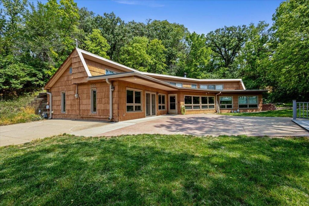 329 PROSPECT Street, Council Bluffs, IA 51503