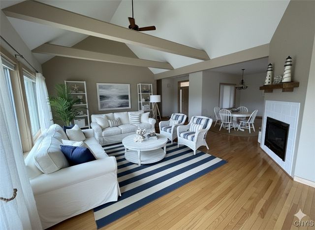 18 Island Shadow Drive, Granby, NY 13069