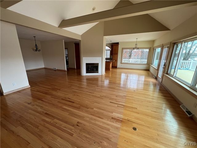 18 Island Shadow Drive, Granby, NY 13069